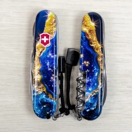 Ніж Victorinox Huntsman Design Gloss