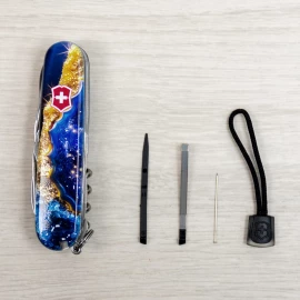 Ніж Victorinox Huntsman Design Gloss